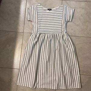 Roolee Mom nursing dress with pockets